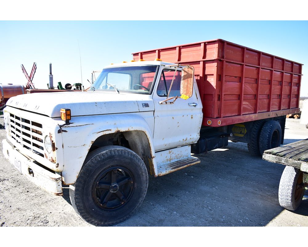 1978 Ford F700 - (217) 440-6852